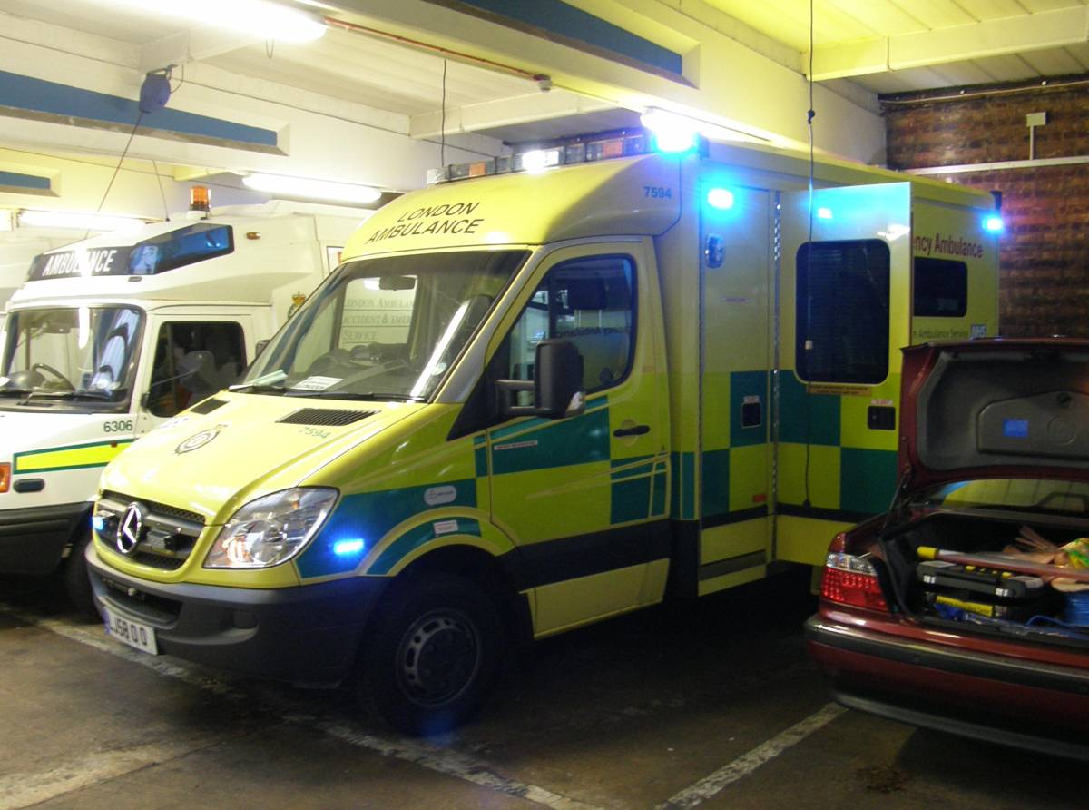 londonambulance1.jpg